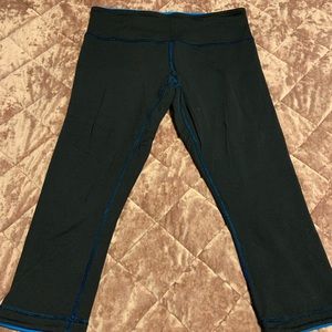 Lululemon black / blue reversible crops